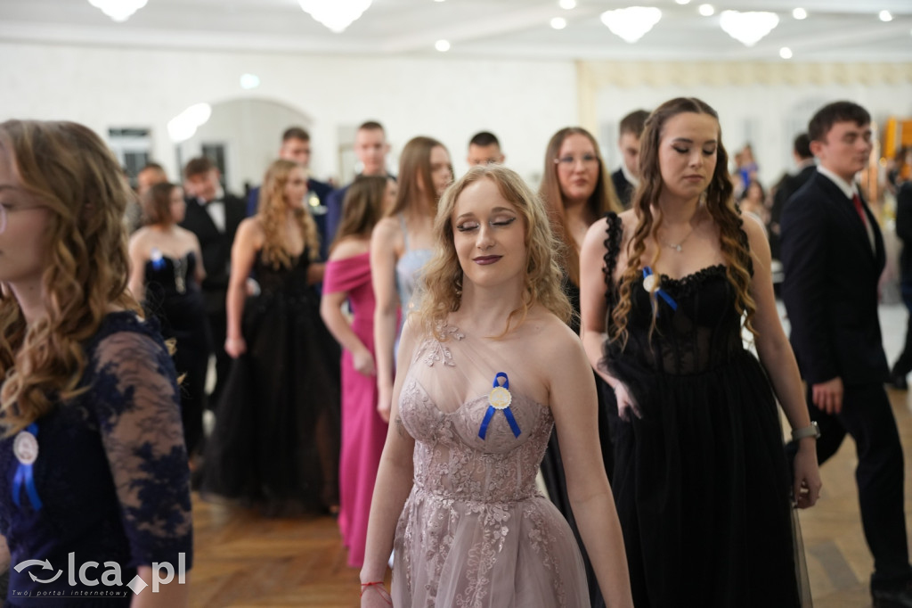 Mundurowa elegancja w Lubinie. Studniówka VII LO