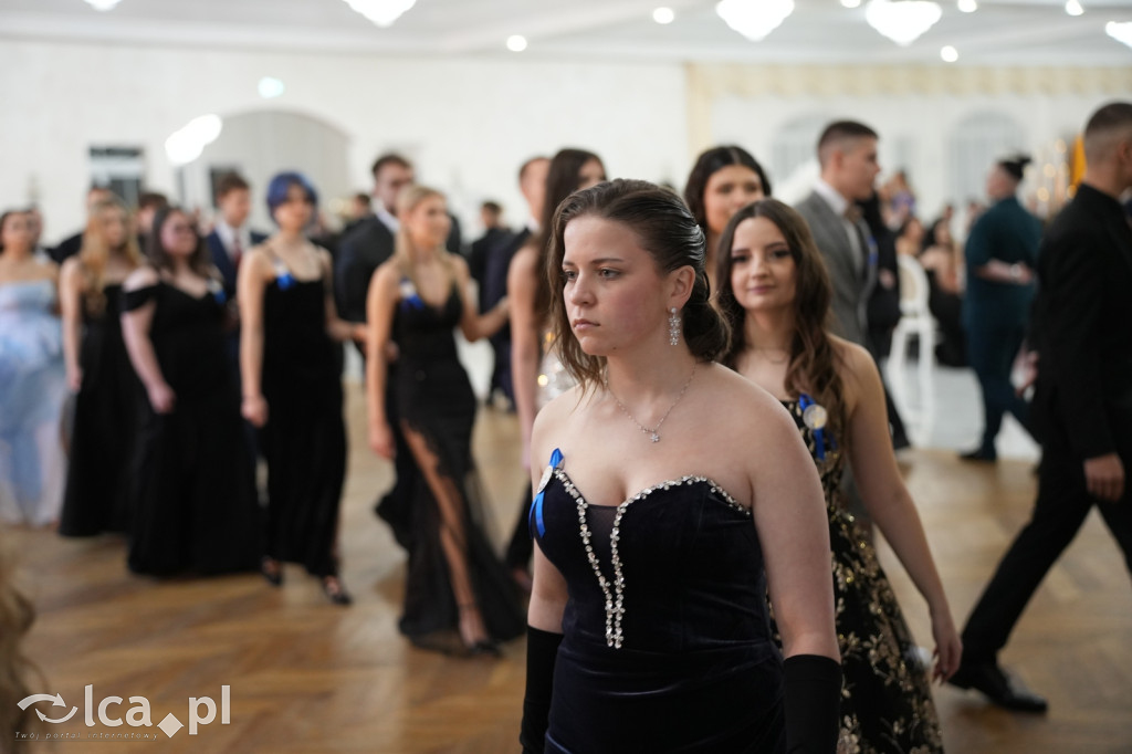 Mundurowa elegancja w Lubinie. Studniówka VII LO