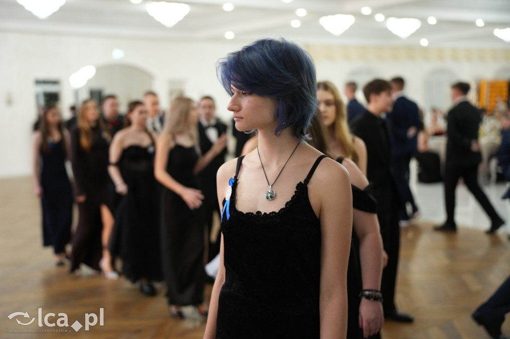 Mundurowa elegancja w Lubinie. Studniówka VII LO