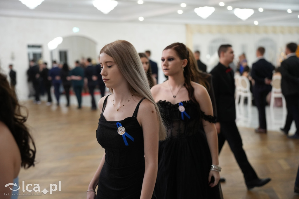 Mundurowa elegancja w Lubinie. Studniówka VII LO