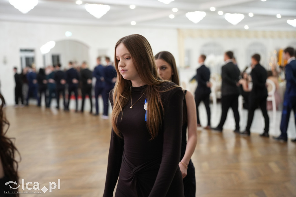 Mundurowa elegancja w Lubinie. Studniówka VII LO