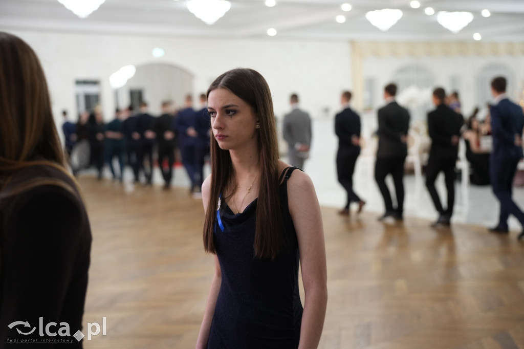 Mundurowa elegancja w Lubinie. Studniówka VII LO