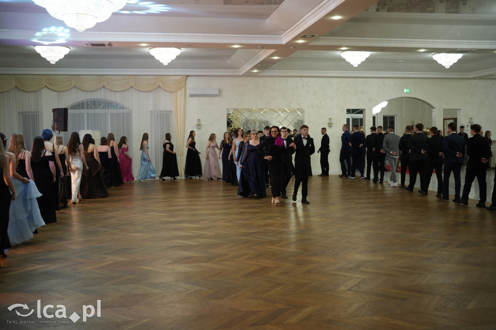 Mundurowa elegancja w Lubinie. Studniówka VII LO