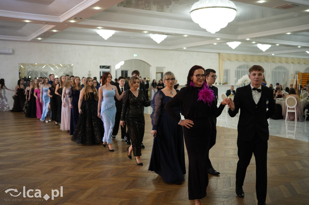 Mundurowa elegancja w Lubinie. Studniówka VII LO