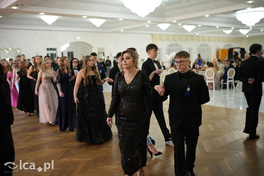 Mundurowa elegancja w Lubinie. Studniówka VII LO