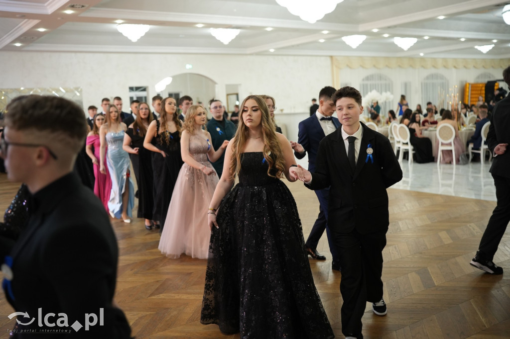 Mundurowa elegancja w Lubinie. Studniówka VII LO