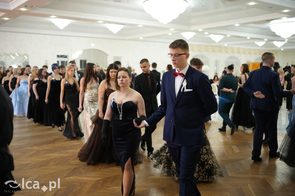 Mundurowa elegancja w Lubinie. Studniówka VII LO