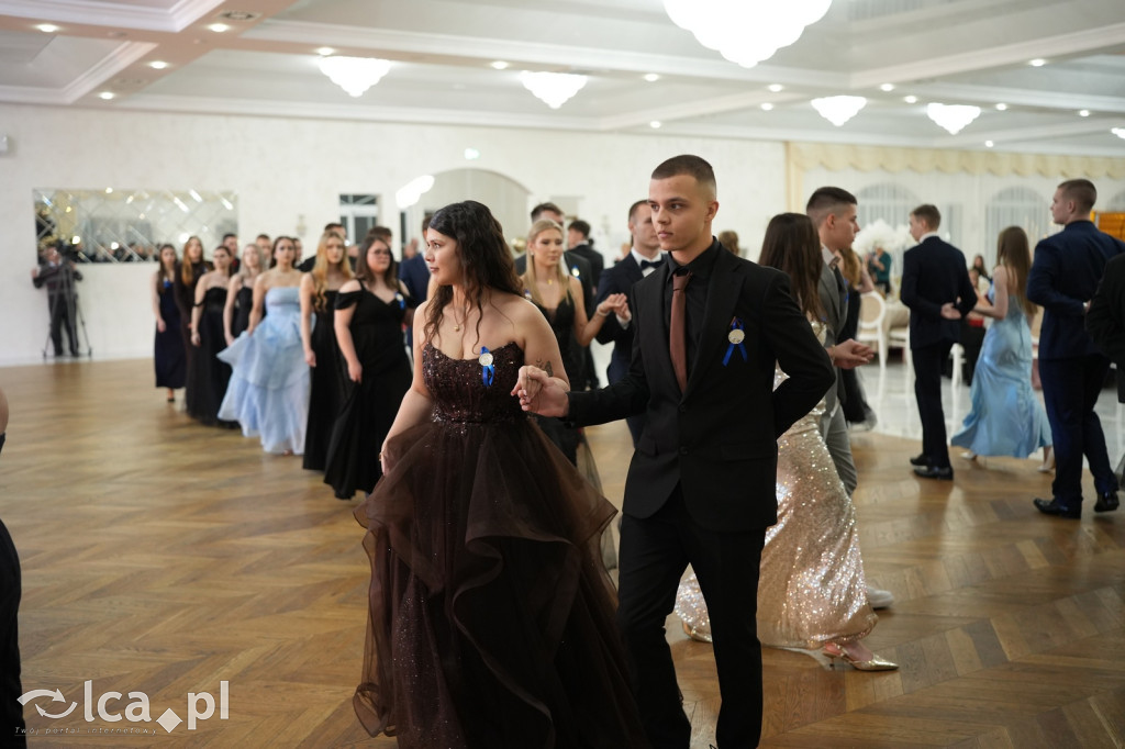 Mundurowa elegancja w Lubinie. Studniówka VII LO