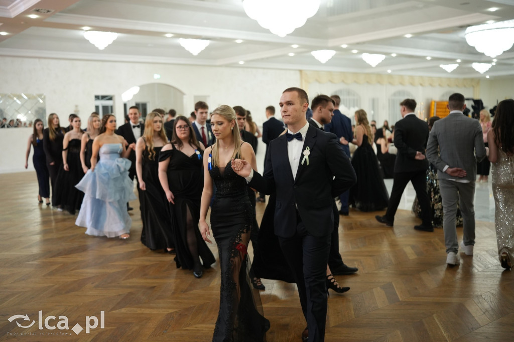 Mundurowa elegancja w Lubinie. Studniówka VII LO