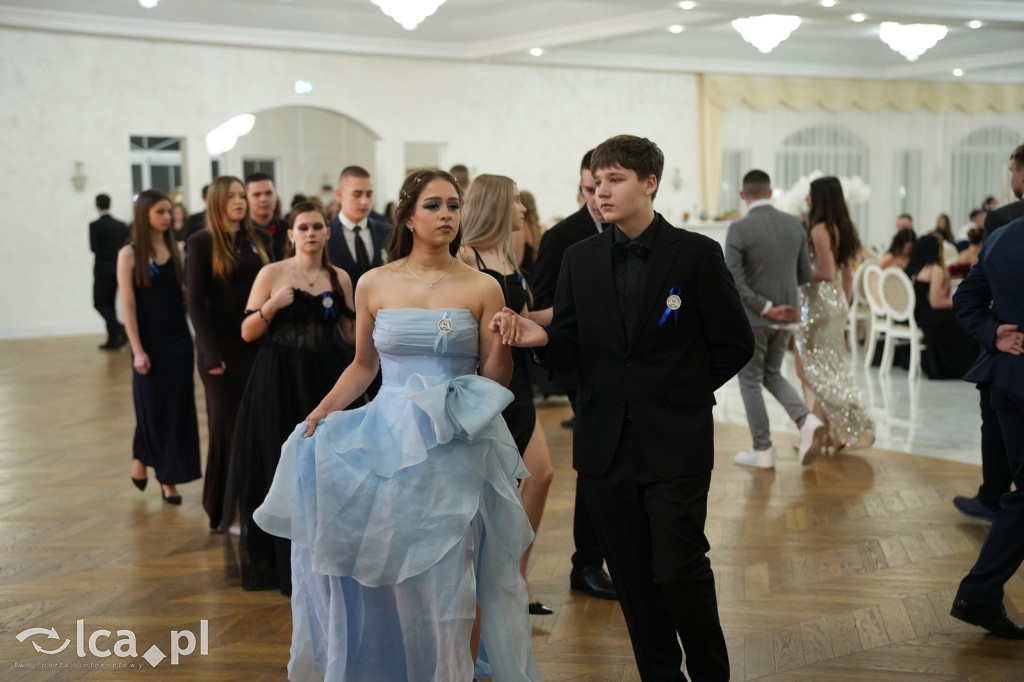 Mundurowa elegancja w Lubinie. Studniówka VII LO