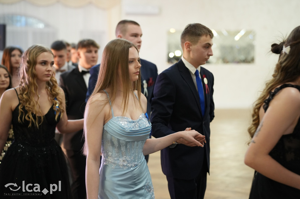 Mundurowa elegancja w Lubinie. Studniówka VII LO