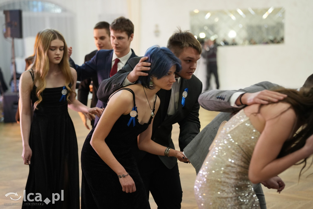 Mundurowa elegancja w Lubinie. Studniówka VII LO