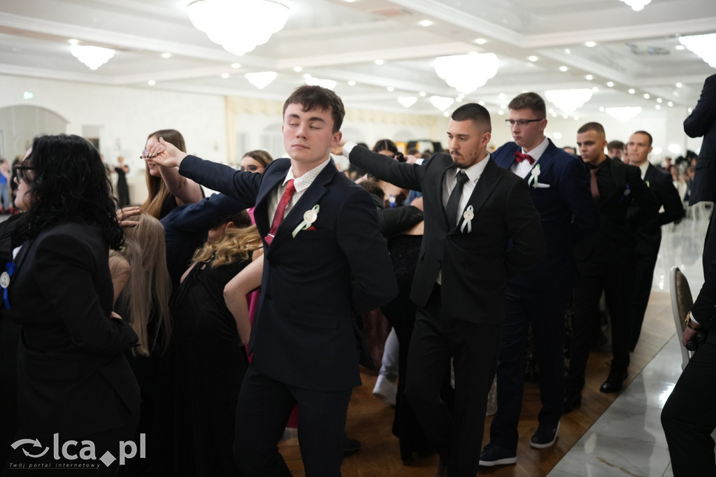 Mundurowa elegancja w Lubinie. Studniówka VII LO