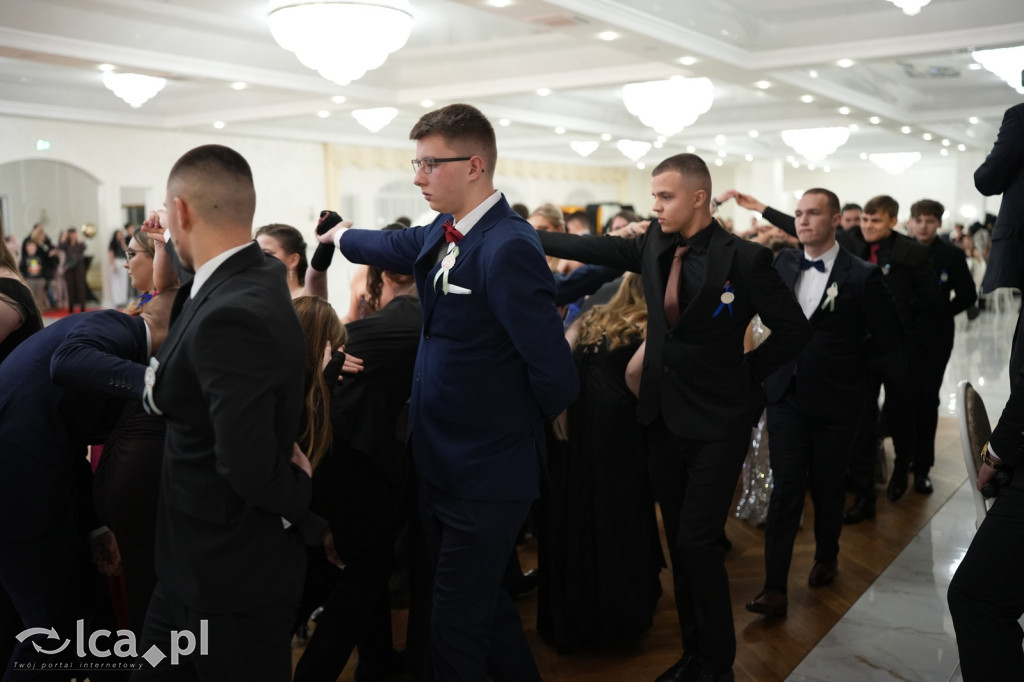 Mundurowa elegancja w Lubinie. Studniówka VII LO