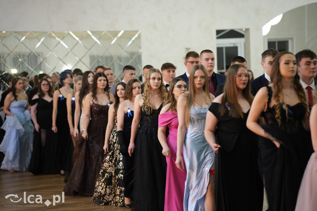 Mundurowa elegancja w Lubinie. Studniówka VII LO