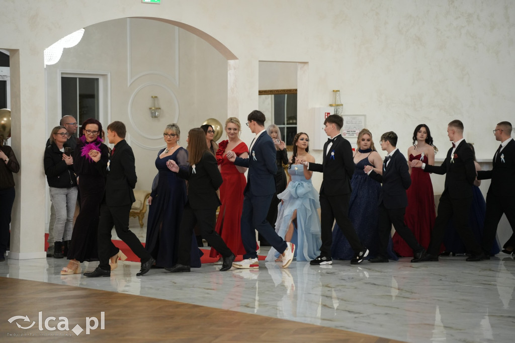 Mundurowa elegancja w Lubinie. Studniówka VII LO