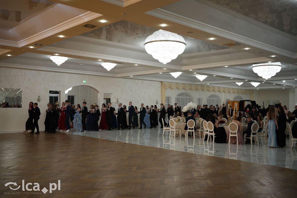 Mundurowa elegancja w Lubinie. Studniówka VII LO