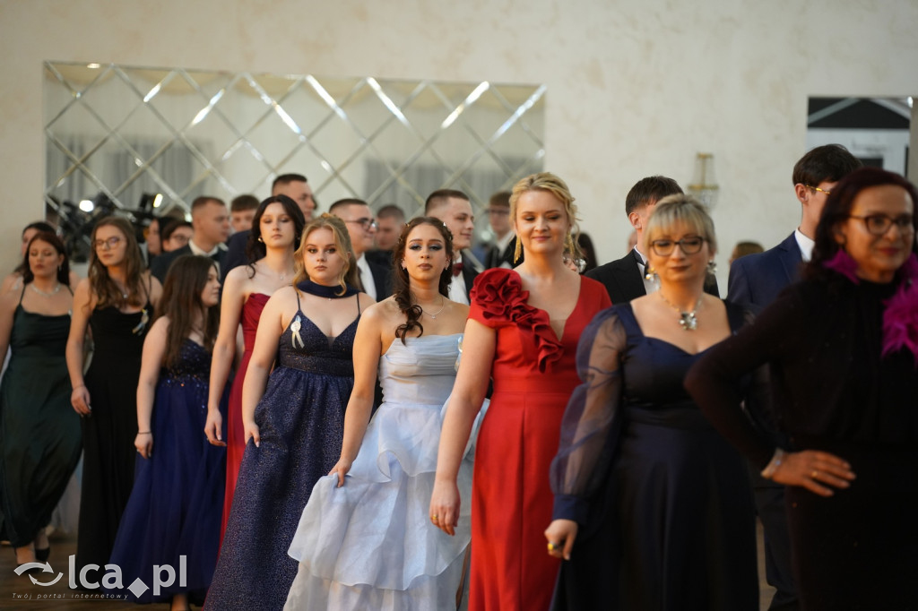 Mundurowa elegancja w Lubinie. Studniówka VII LO