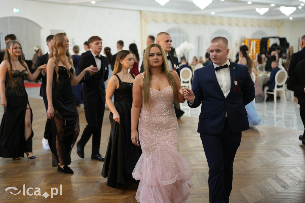 Mundurowa elegancja w Lubinie. Studniówka VII LO