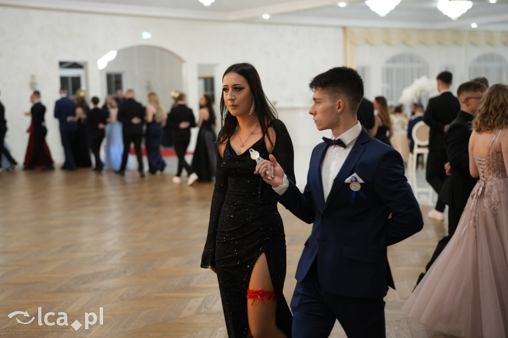 Mundurowa elegancja w Lubinie. Studniówka VII LO