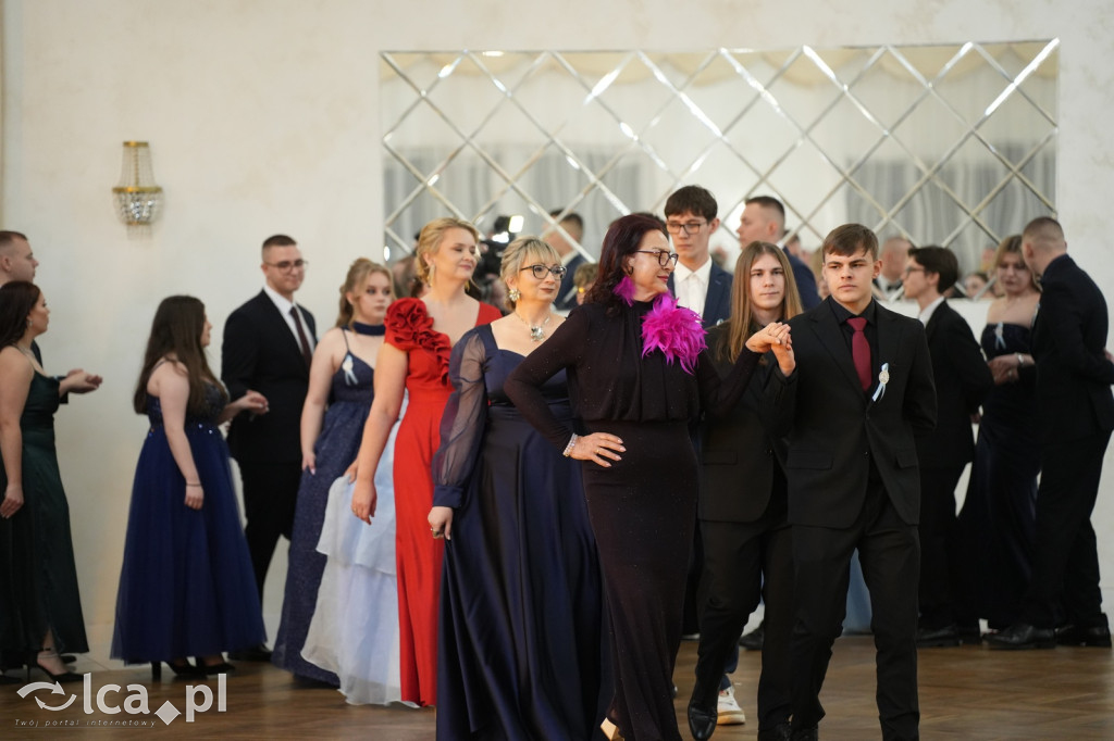 Mundurowa elegancja w Lubinie. Studniówka VII LO