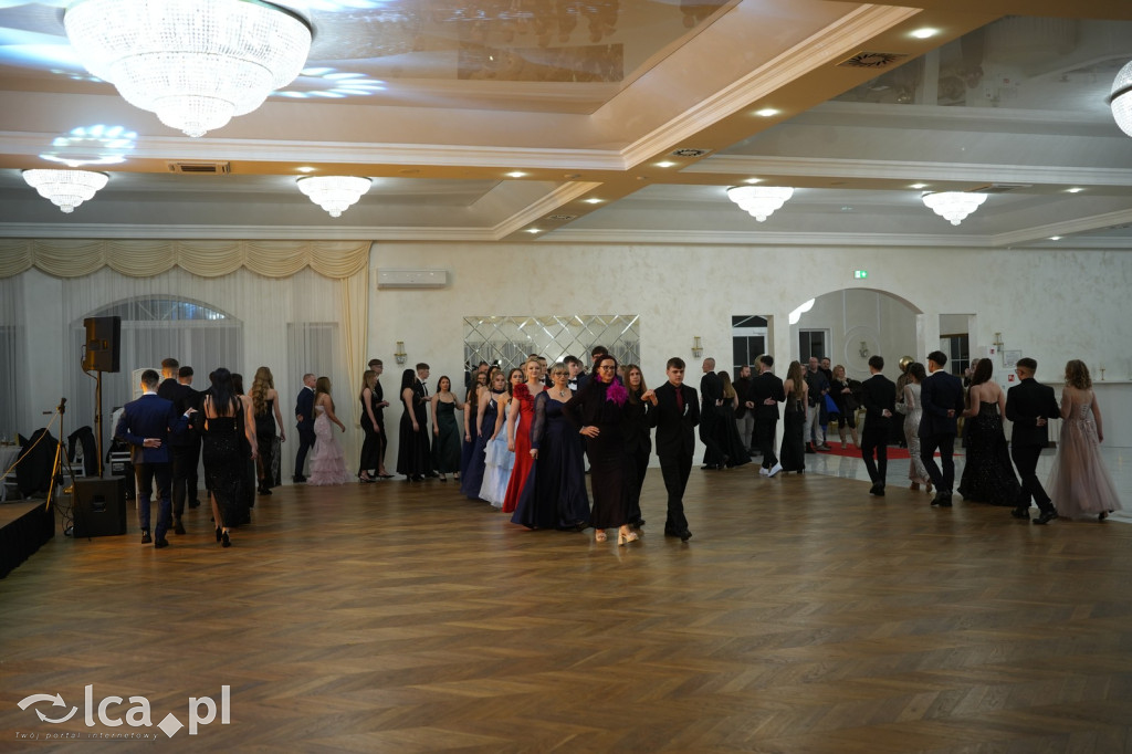 Mundurowa elegancja w Lubinie. Studniówka VII LO