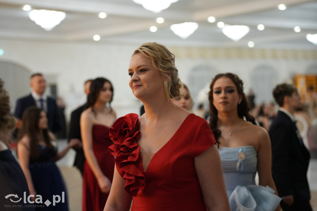 Mundurowa elegancja w Lubinie. Studniówka VII LO