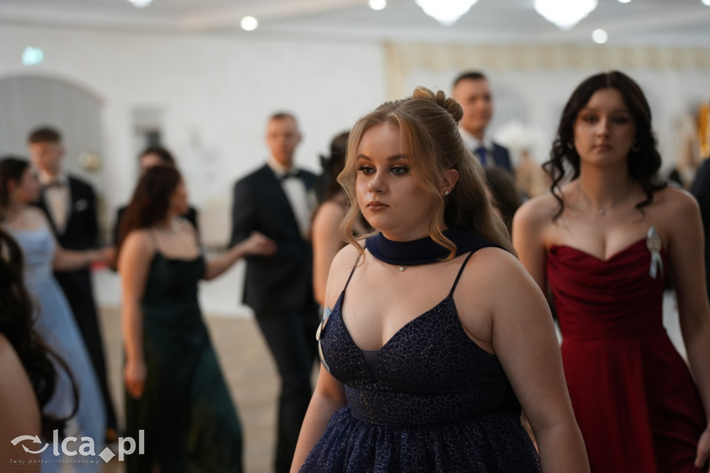 Mundurowa elegancja w Lubinie. Studniówka VII LO