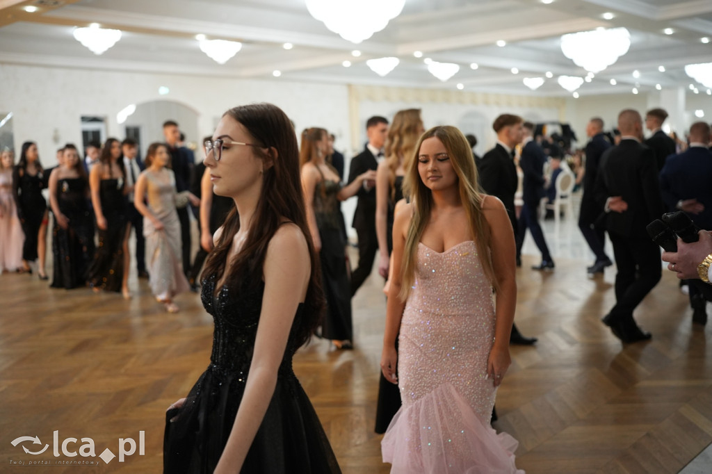 Mundurowa elegancja w Lubinie. Studniówka VII LO