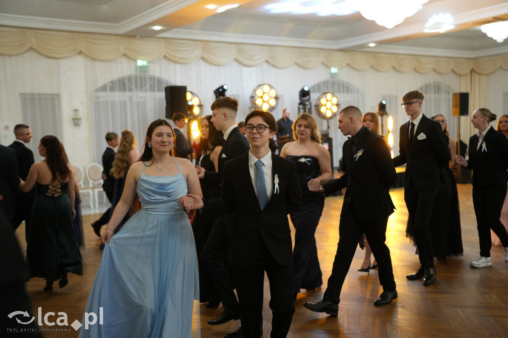 Mundurowa elegancja w Lubinie. Studniówka VII LO