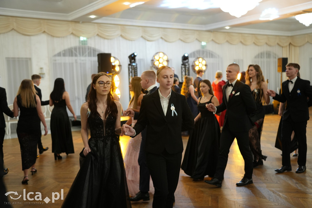 Mundurowa elegancja w Lubinie. Studniówka VII LO