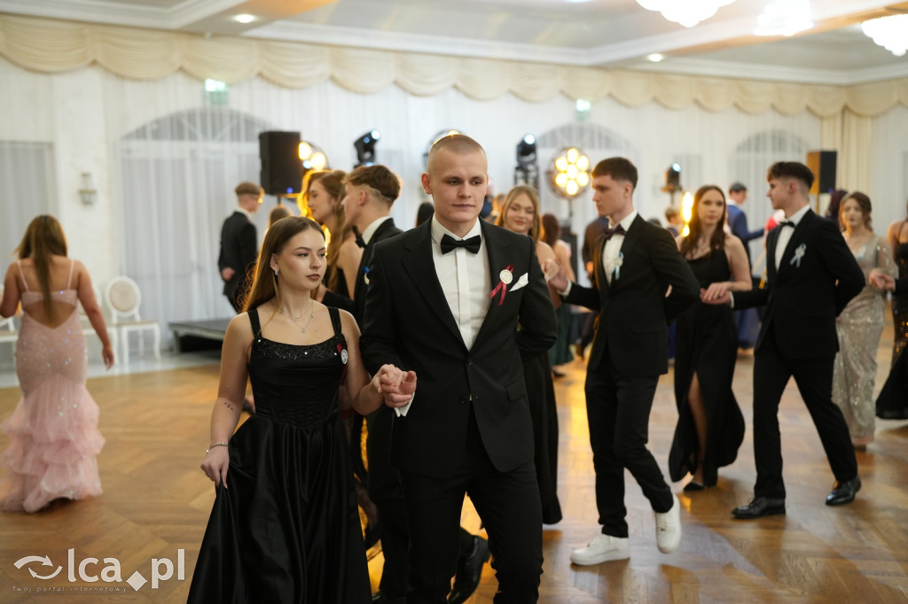 Mundurowa elegancja w Lubinie. Studniówka VII LO