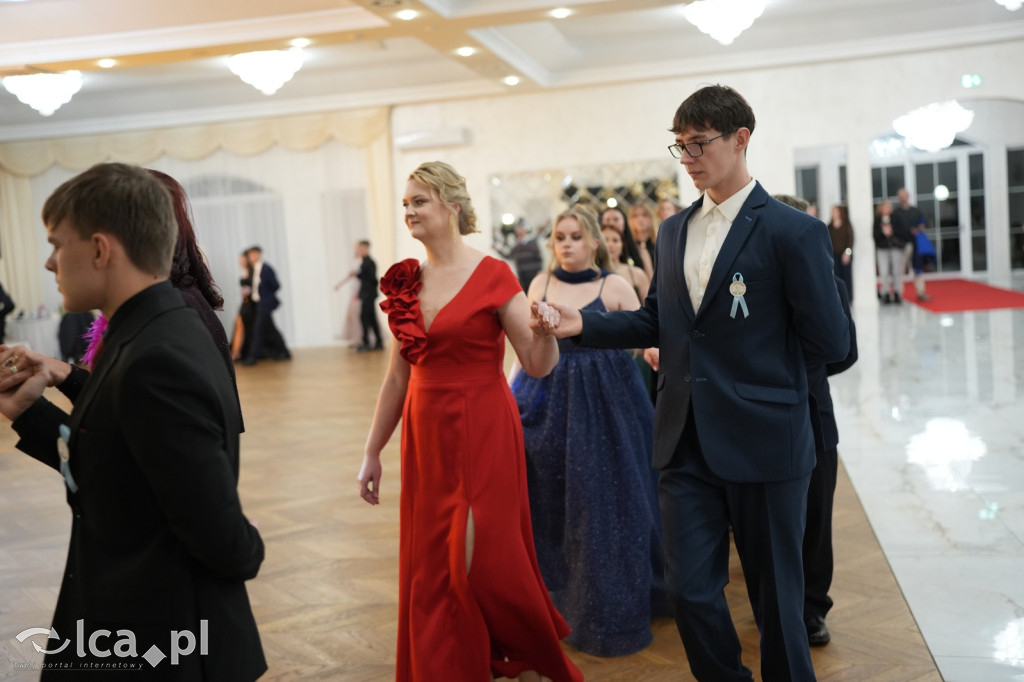 Mundurowa elegancja w Lubinie. Studniówka VII LO