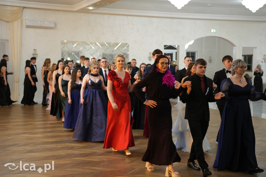 Mundurowa elegancja w Lubinie. Studniówka VII LO