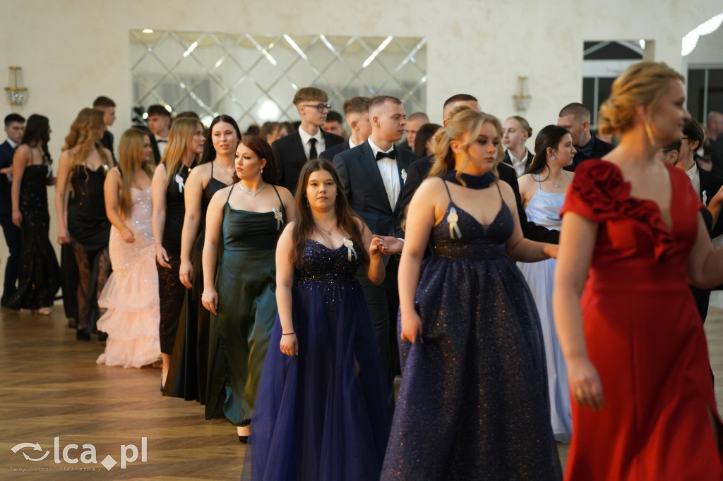 Mundurowa elegancja w Lubinie. Studniówka VII LO