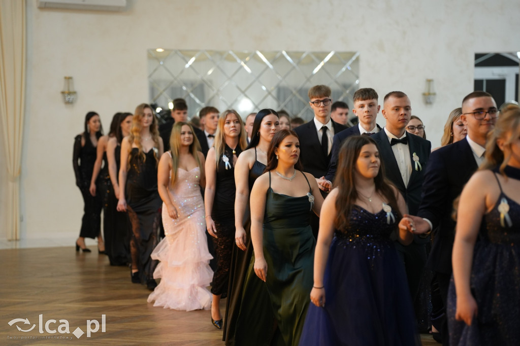 Mundurowa elegancja w Lubinie. Studniówka VII LO