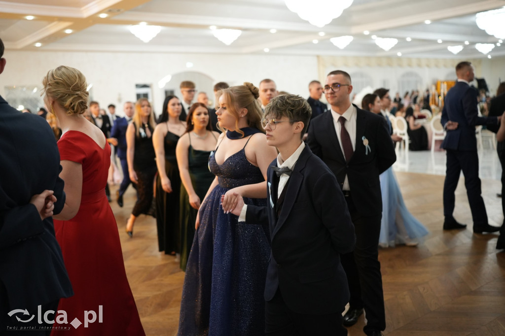 Mundurowa elegancja w Lubinie. Studniówka VII LO