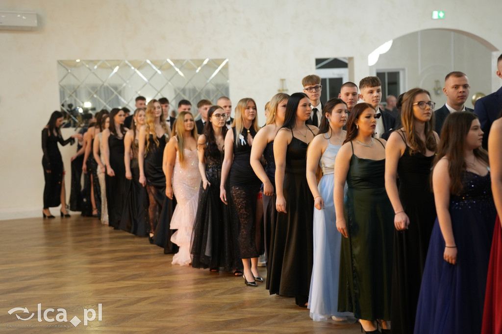 Mundurowa elegancja w Lubinie. Studniówka VII LO