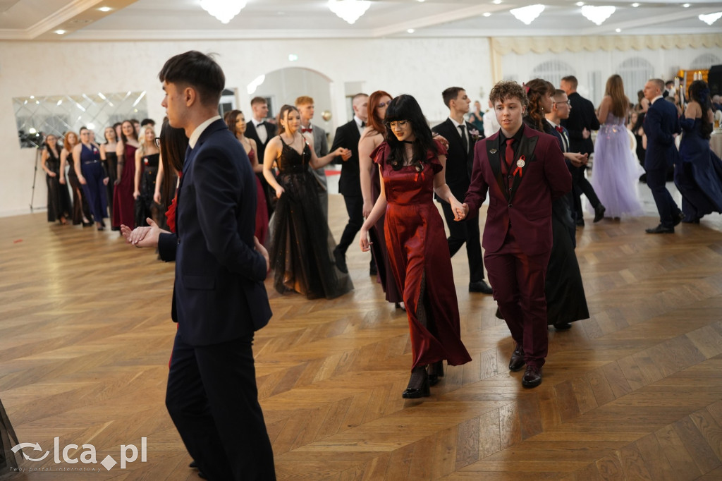 Mundurowa elegancja w Lubinie. Studniówka VII LO