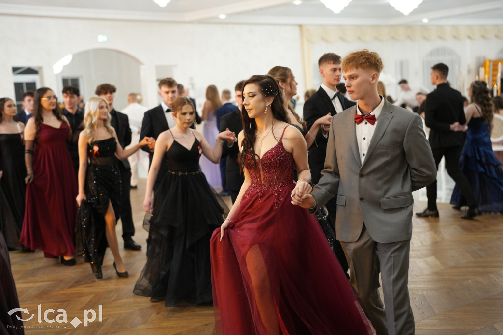 Mundurowa elegancja w Lubinie. Studniówka VII LO