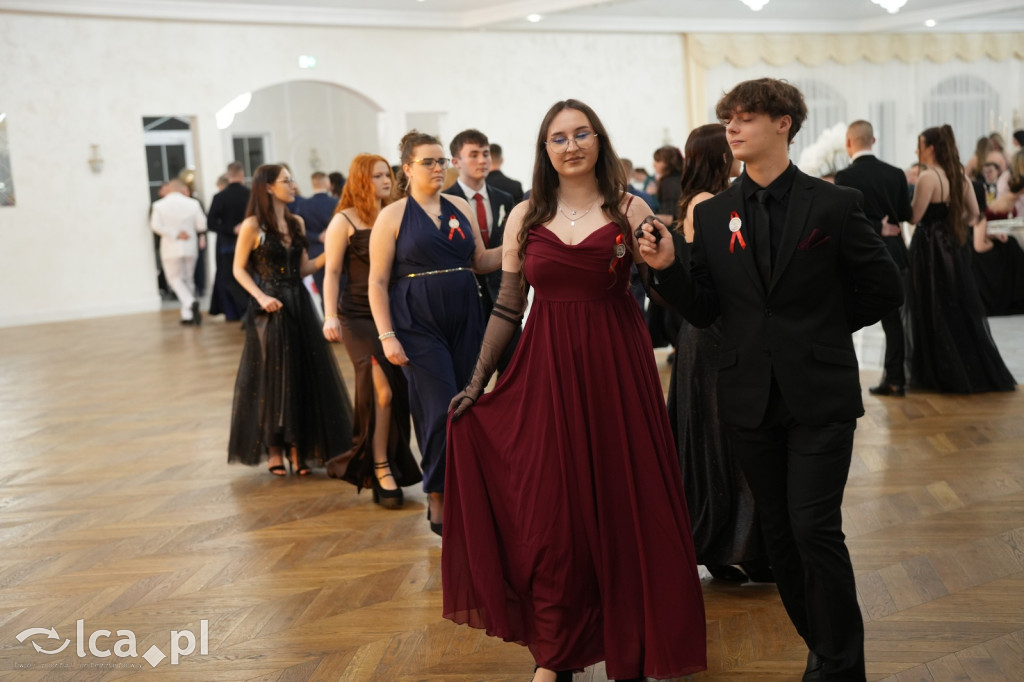 Mundurowa elegancja w Lubinie. Studniówka VII LO