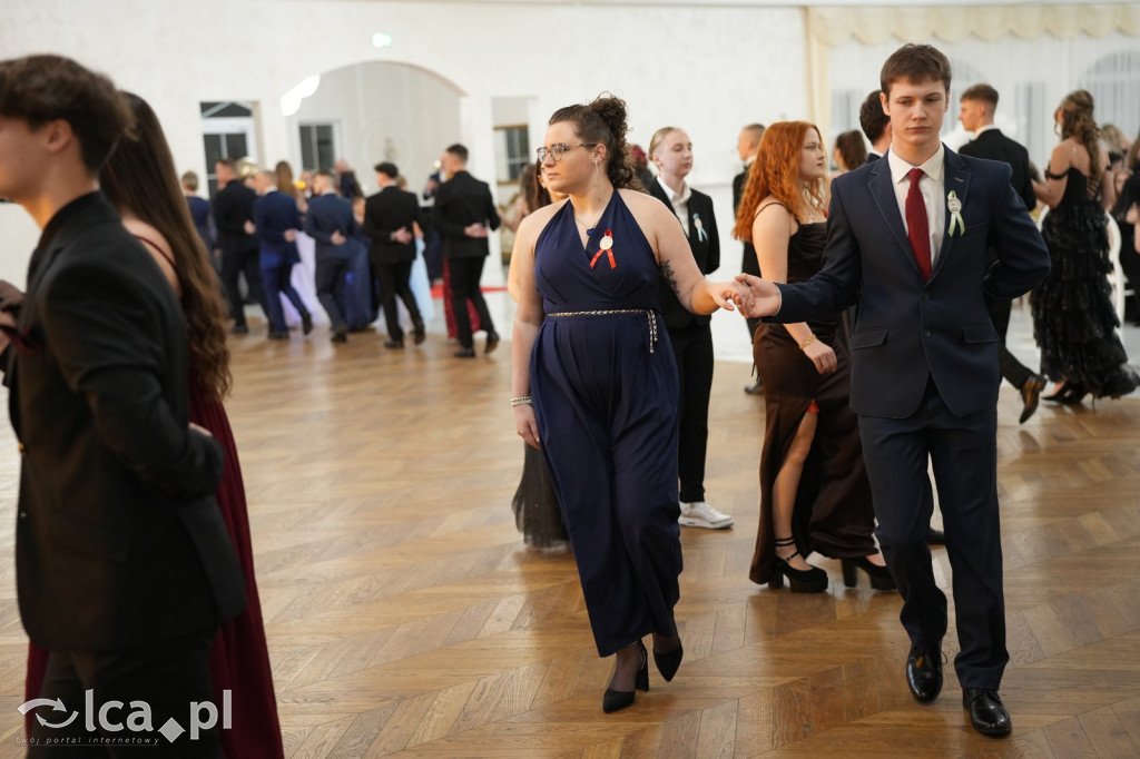 Mundurowa elegancja w Lubinie. Studniówka VII LO