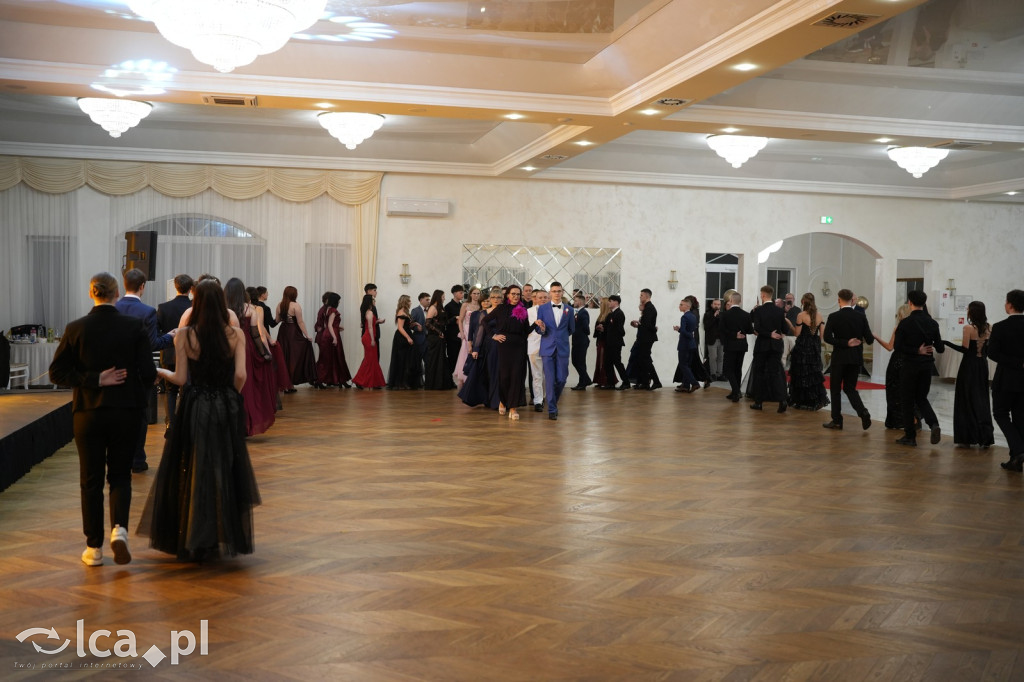 Mundurowa elegancja w Lubinie. Studniówka VII LO