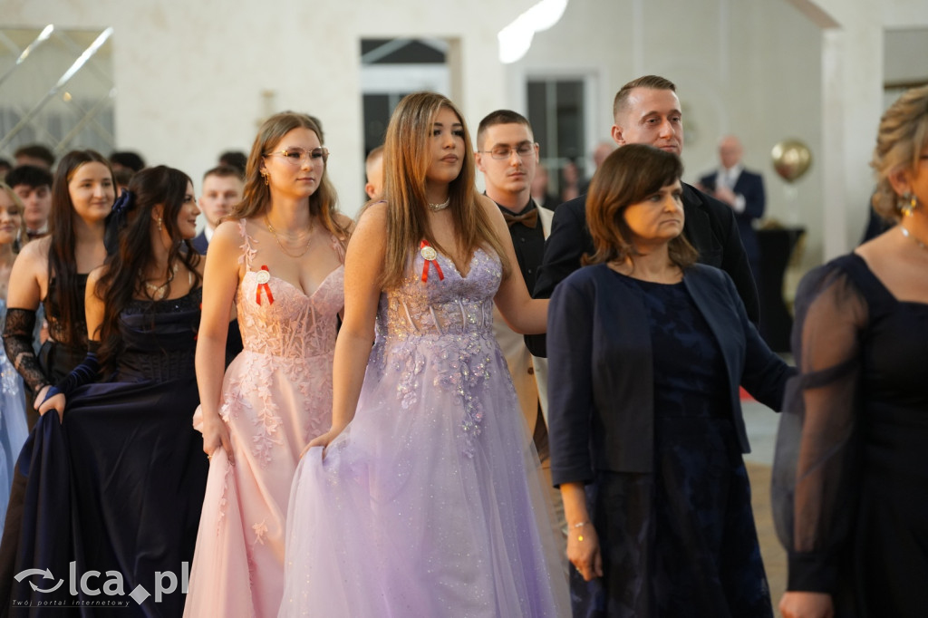 Mundurowa elegancja w Lubinie. Studniówka VII LO