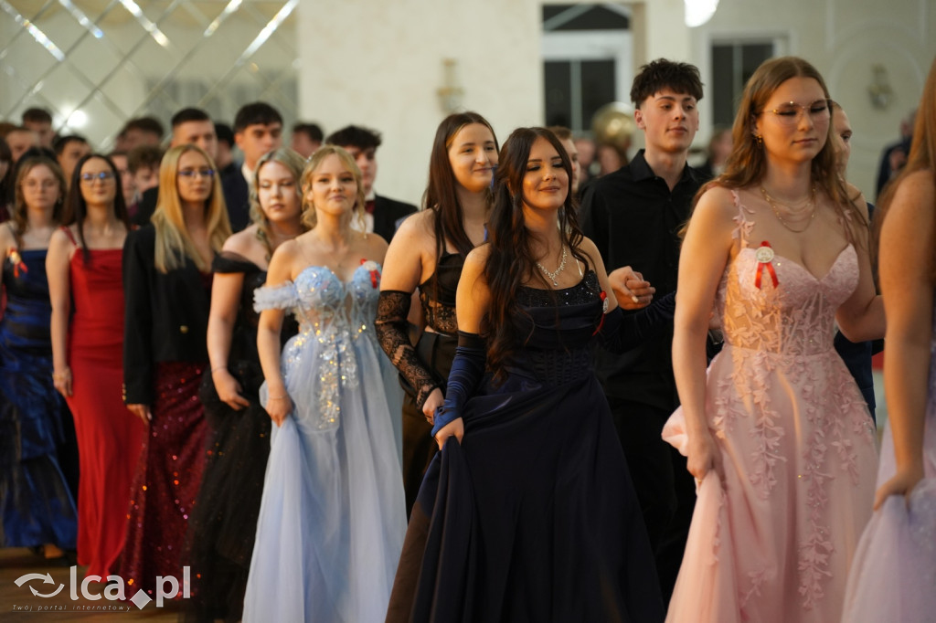 Mundurowa elegancja w Lubinie. Studniówka VII LO