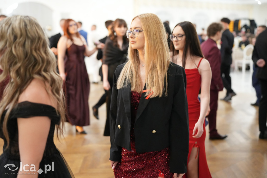 Mundurowa elegancja w Lubinie. Studniówka VII LO