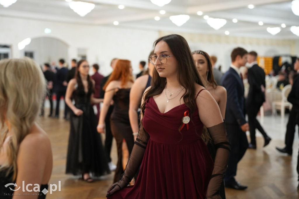 Mundurowa elegancja w Lubinie. Studniówka VII LO