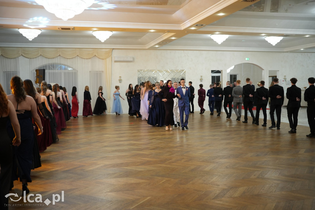 Mundurowa elegancja w Lubinie. Studniówka VII LO