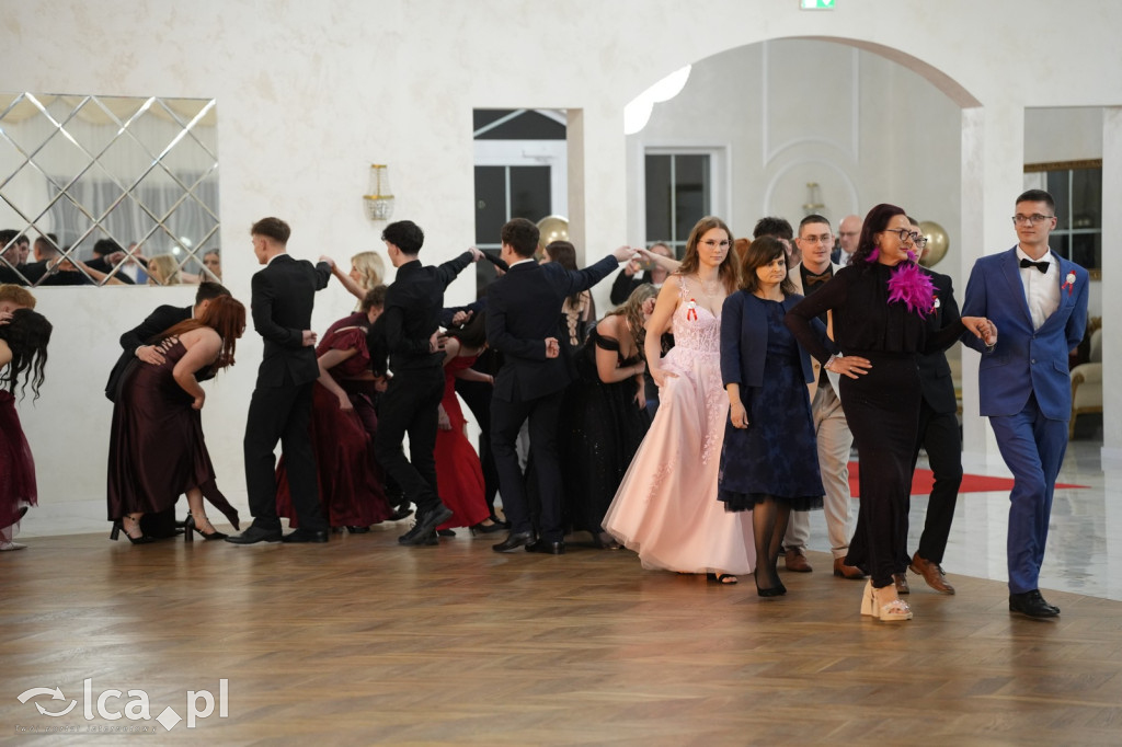 Mundurowa elegancja w Lubinie. Studniówka VII LO