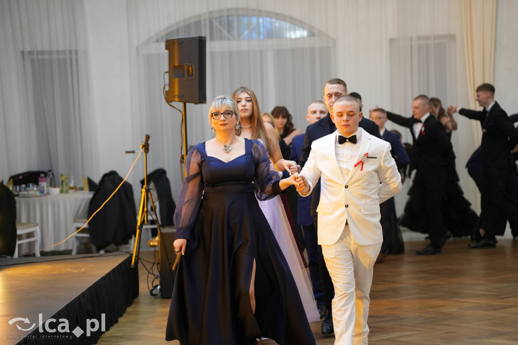 Mundurowa elegancja w Lubinie. Studniówka VII LO